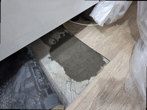오산 누수탐지 압력 게이지와 청음 장비를 이용해 배관 누수를 확인하는 과정