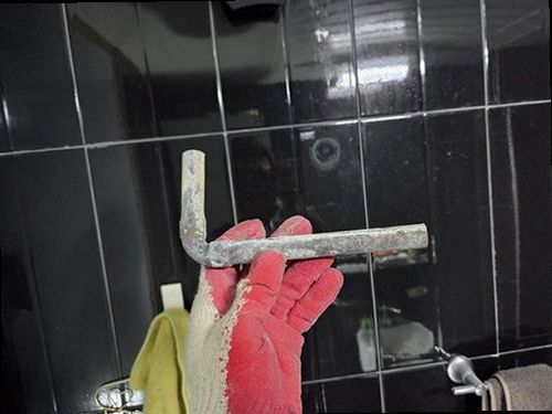 청주시 상당구 누수탐지 수도계량기와 누수 피해 부위를 확인하는 현장 모습