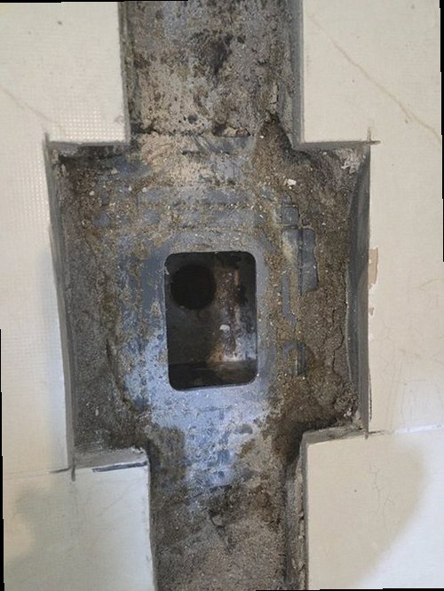 사상구 누수탐지 수도계량기 별침과 잠금 밸브를 확인하는 모습