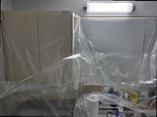 안성 누수탐지 계량기와 압력 게이지를 이용해 배관 상태를 점검하는 현장