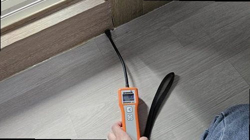 부산 중구 누수탐지 배관 압력 검사와 청음 탐지를 진행하는 현장