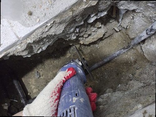 도봉구 누수탐지 천장 누수 흔적과 배관 점검 위치를 비교한 현장 이미지