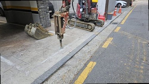 의정부 누수탐지 수도계량기 별침과 보일러 배관을 확인하는 모습