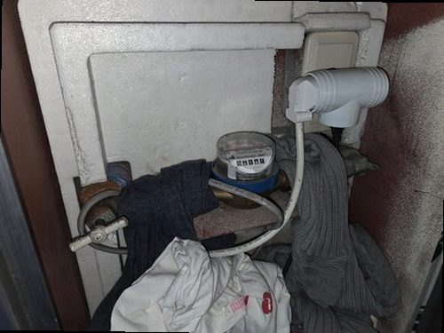만안구 누수탐지 가스탐지와 청음탐지로 누수 위치를 확인한 뒤 배관을 보수하는 모습