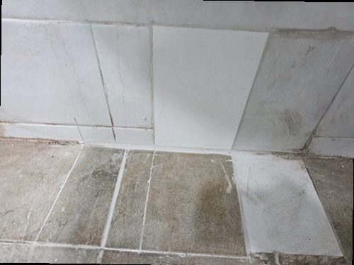 만안구 누수탐지 베란다 창틀과 천장 물자국을 확인하는 현장 모습