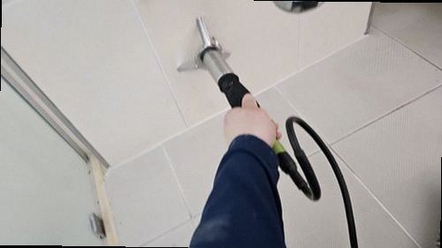 마포구 누수탐지 수도계량기 별침과 누수 점검 과정을 확인하는 모습