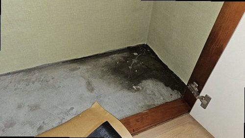 금정구 누수탐지 베란다 벽면 물자국과 창틀 주변 누수 흔적