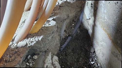 부산 남구 누수탐지 수도계량기와 배관 압력 검사를 확인하는 모습