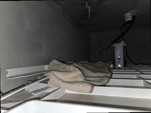 대전 서구 누수탐지 공압 게이지와 청음 장비로 배관 누수 위치를 확인하는 모습