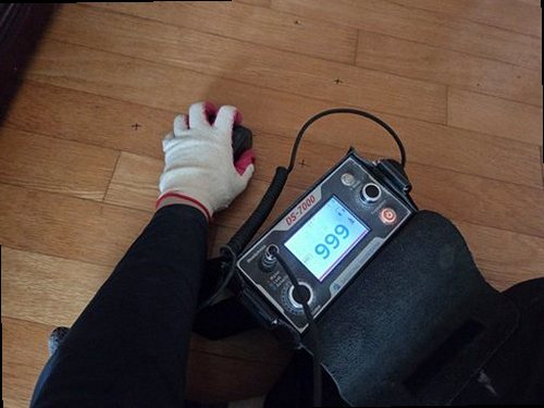 대전 서구 누수탐지 수도계량기 별침과 누수 흔적을 확인하는 모습
