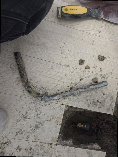 부산 서구 누수탐지 수도계량기 별침과 보일러 배관 상태를 확인하는 현장