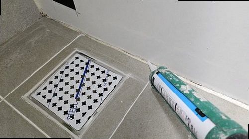 부산 서구 누수탐지 수도계량기 별침과 배관 점검 위치를 확인하는 모습