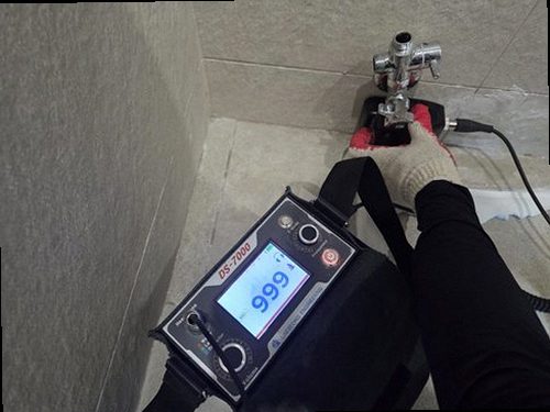 용산구 누수탐지 아파트 천장 누수 흔적과 배관 점검 현장