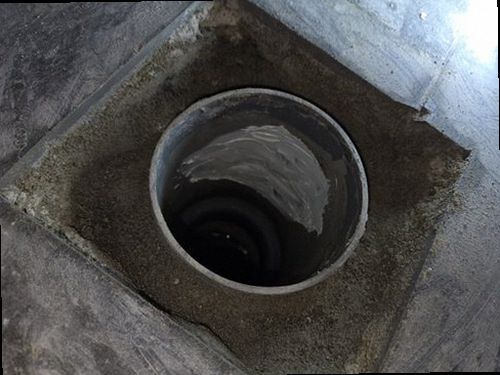 포천 누수탐지 욕실 천장 누수 흔적과 배관 점검 모습