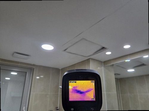 아산시 누수탐지 누수 피해가 발생한 천장과 현장 점검 모습