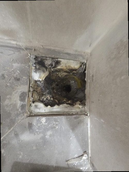 아산시 누수탐지 욕실 천장에 번진 누수 흔적과 물자국