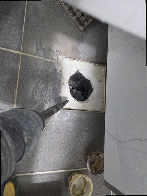 광주 누수탐지 욕실 바닥 배수구와 배관 구조를 설명하는 누수 점검 이미지