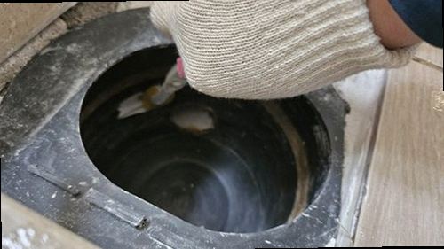 광주 누수탐지 베란다 천장에 발생한 누수 흔적과 물자국