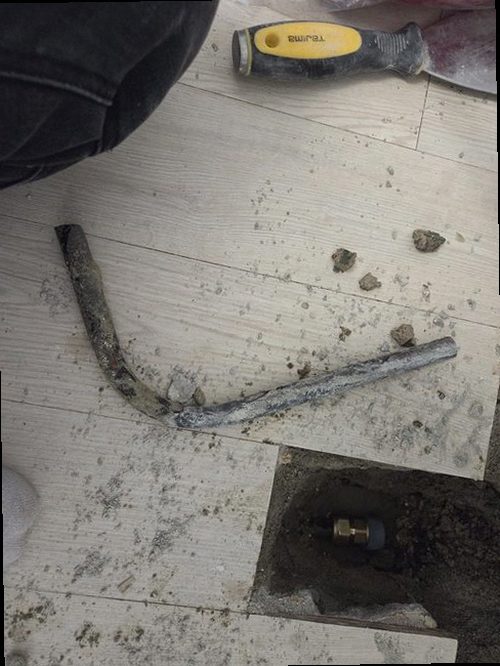 평택 누수탐지 수도계량기 별침과 보일러 압력을 확인하는 사전 점검 모습