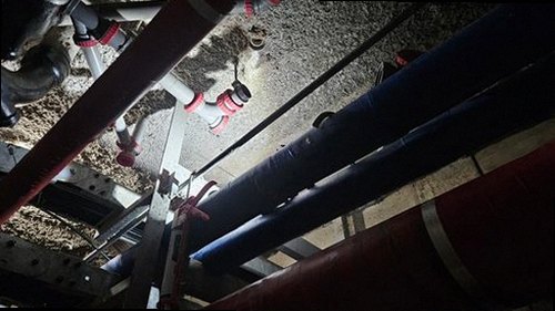 미추홀구 누수탐지 열화상 카메라와 수분측정기를 이용해 누수 흔적을 확인하는 현장