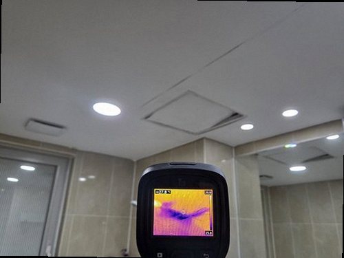 은평구 누수탐지 가스 탐지기와 청음 탐지기로 배관 위치를 확인하는 모습