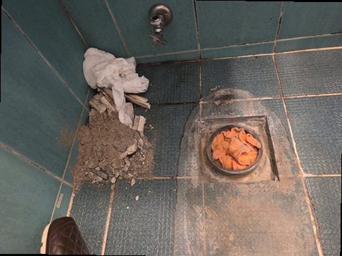 청주시 청원구 누수탐지 욕실 천장 물자국과 벽면 습기를 확인하는 현장
