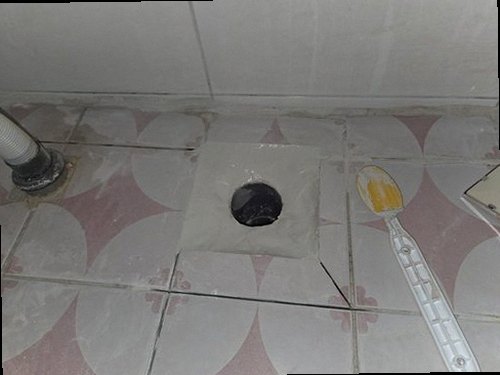 해운대구 누수탐지 열화상 카메라와 청음 장비로 배관 누수 위치를 비교 확인하는 모습