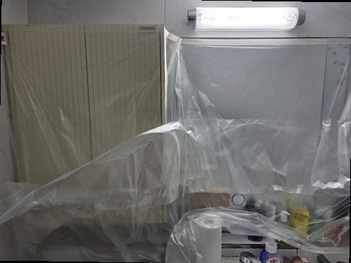 대전 동구 누수탐지 거실 바닥과 천장 누수 흔적을 확인하는 현장