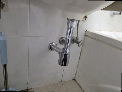 대전 동구 누수탐지 수도계량기 별침과 보일러 배관을 확인하는 모습