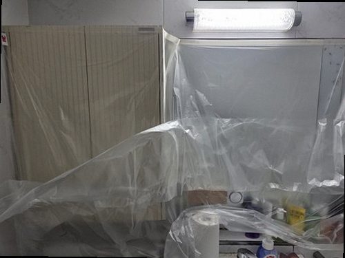 중원구 누수탐지 수도계량기와 누수 피해 부위를 확인하는 모습