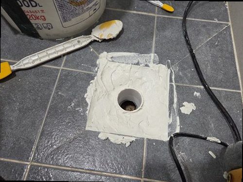 중원구 누수탐지 아래층 천장에 번진 누수 얼룩과 마감재 손상 사례