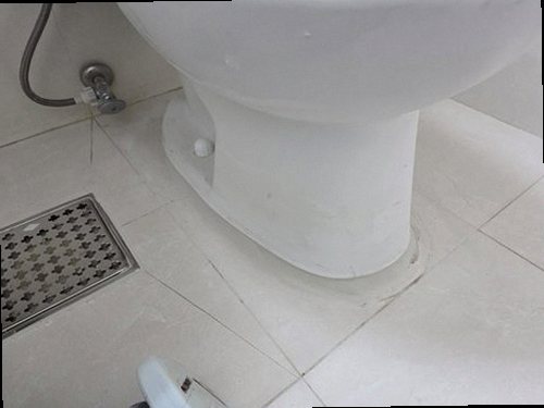 세종시 누수탐지 공압 게이지와 청음 장비로 배관 누수 위치를 분석하는 모습