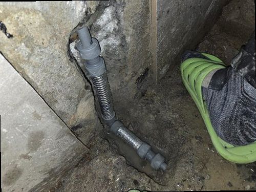 부산진구 누수탐지 벽면 물자국과 배관 누수 위치를 확인하는 현장 모습
