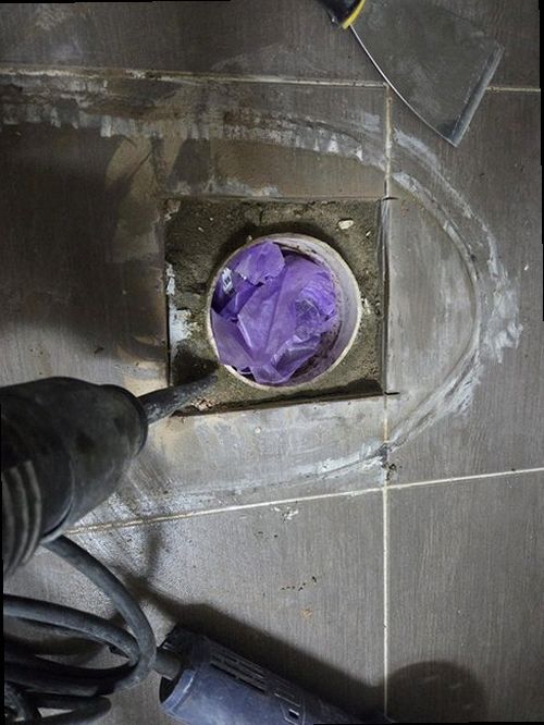 부산진구 누수탐지 계량기 확인과 배관 압력 검사를 진행하는 모습