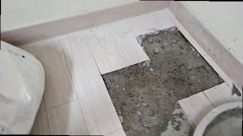 소사구 누수탐지 벽지와 천장 모서리에 발생한 누수 얼룩 현장