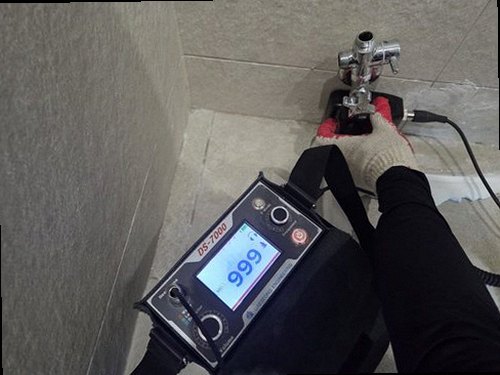 부평구 누수탐지 거실 천장 누수 흔적과 현장 보양 작업