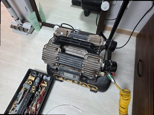 계양구 누수탐지 수도계량기 별침과 잠금 밸브를 확인하는 모습